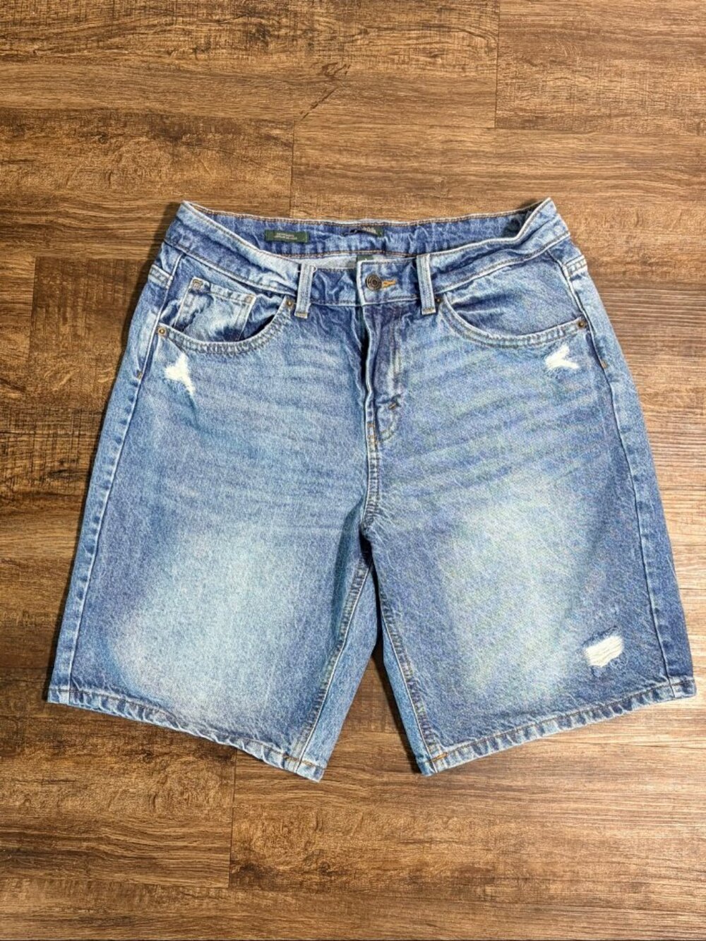 Women's Wild Fable Light Wash Distressed Denim Shorts Size 8